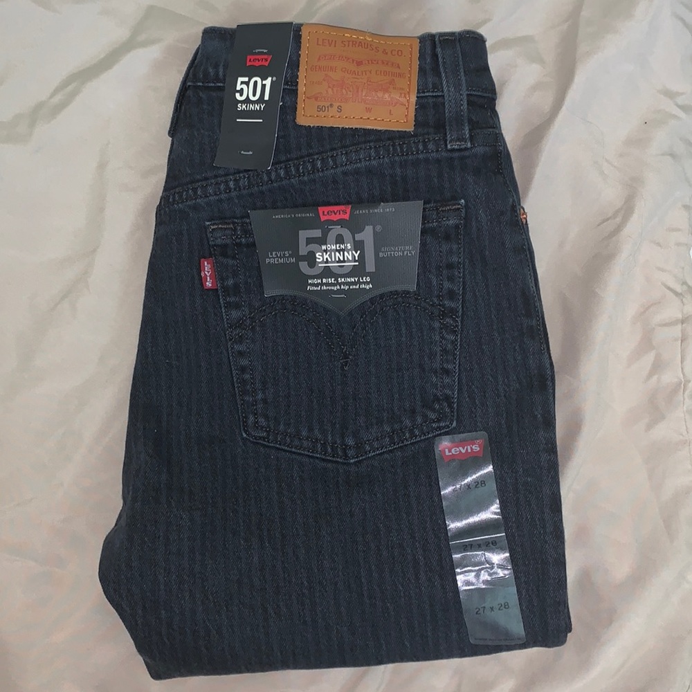 NWT Levi’s 501 high rise black skinny jean, size 27x28